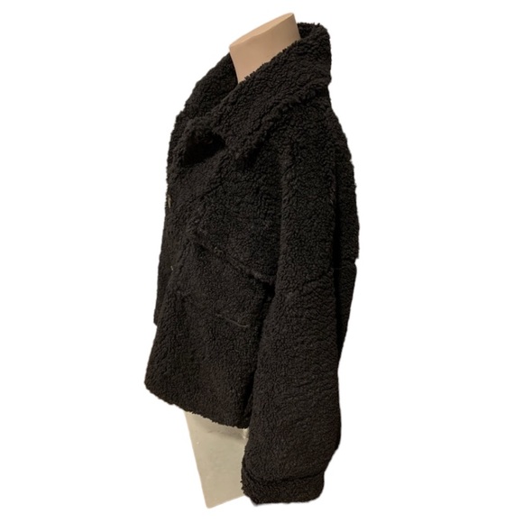 NWT Banana Republic Cropped Sherpa Trucker Jacket in Black - Picture 9 of 14